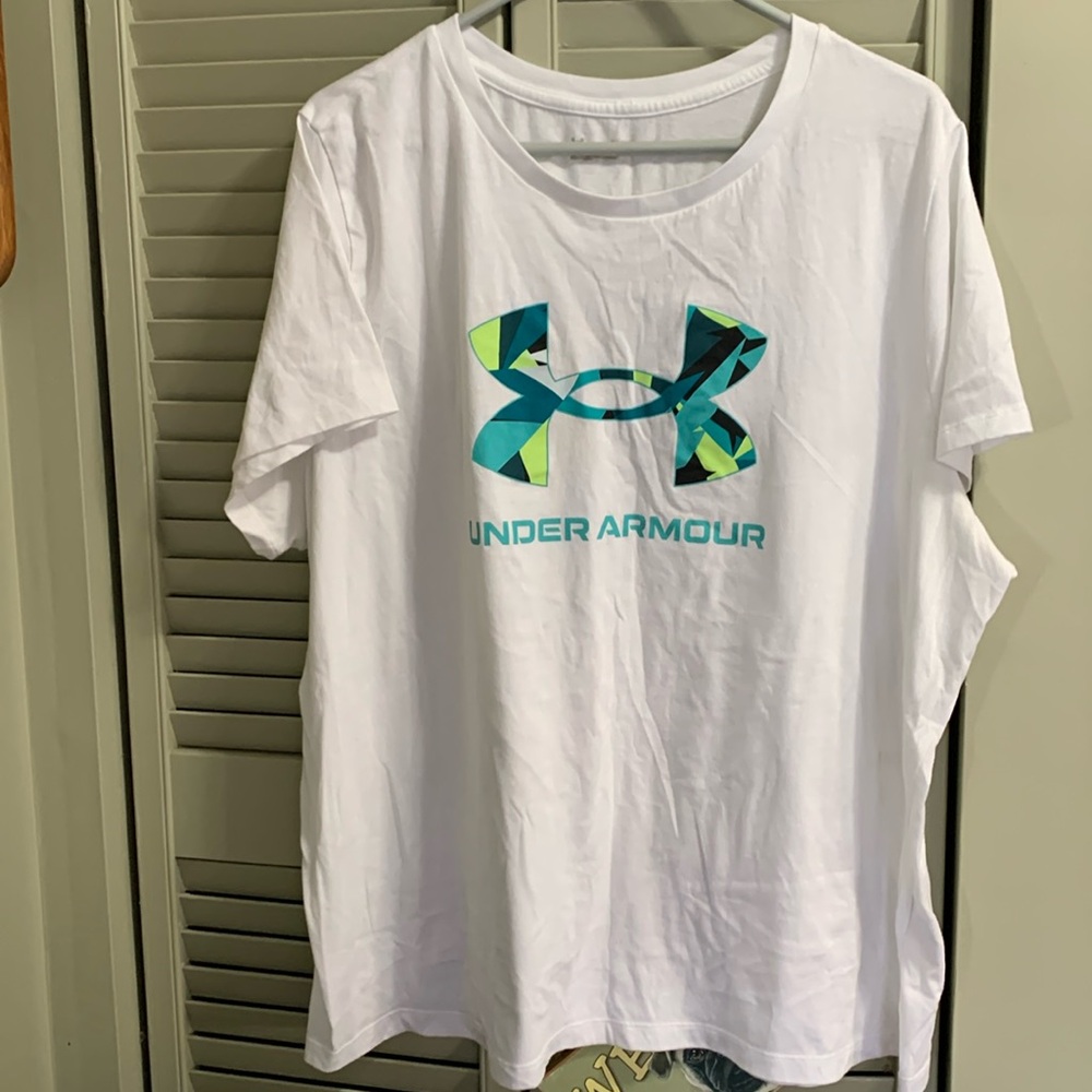 UNDER ARMOUR Women’s T-shirt